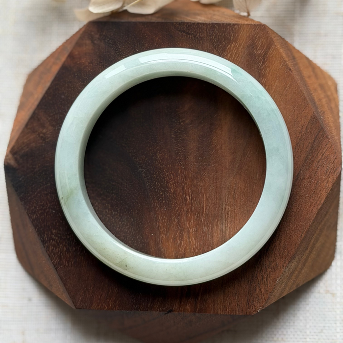 Green Jadeite Bangle