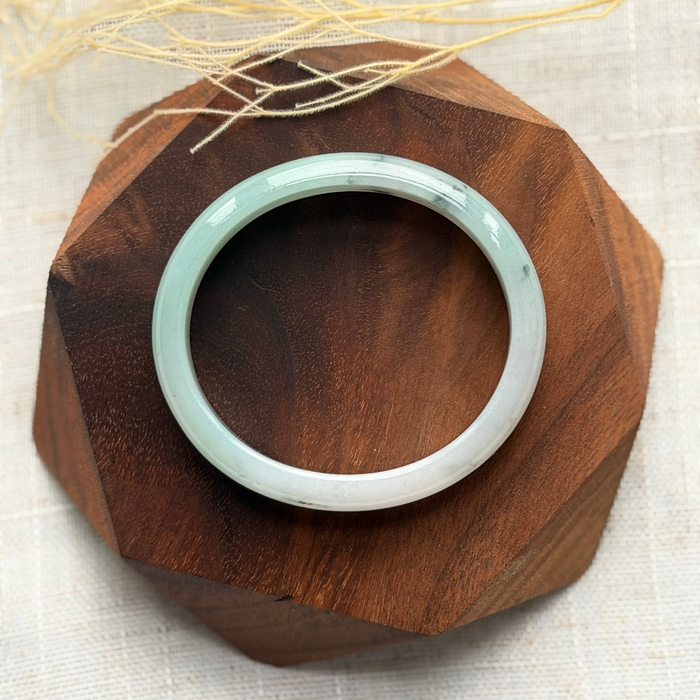 Oval Jadeite Bangle