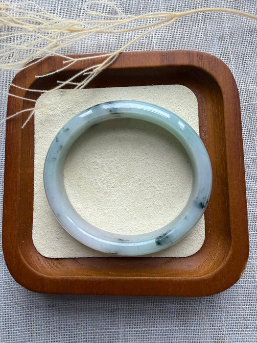 Oval Jadeite Bangle