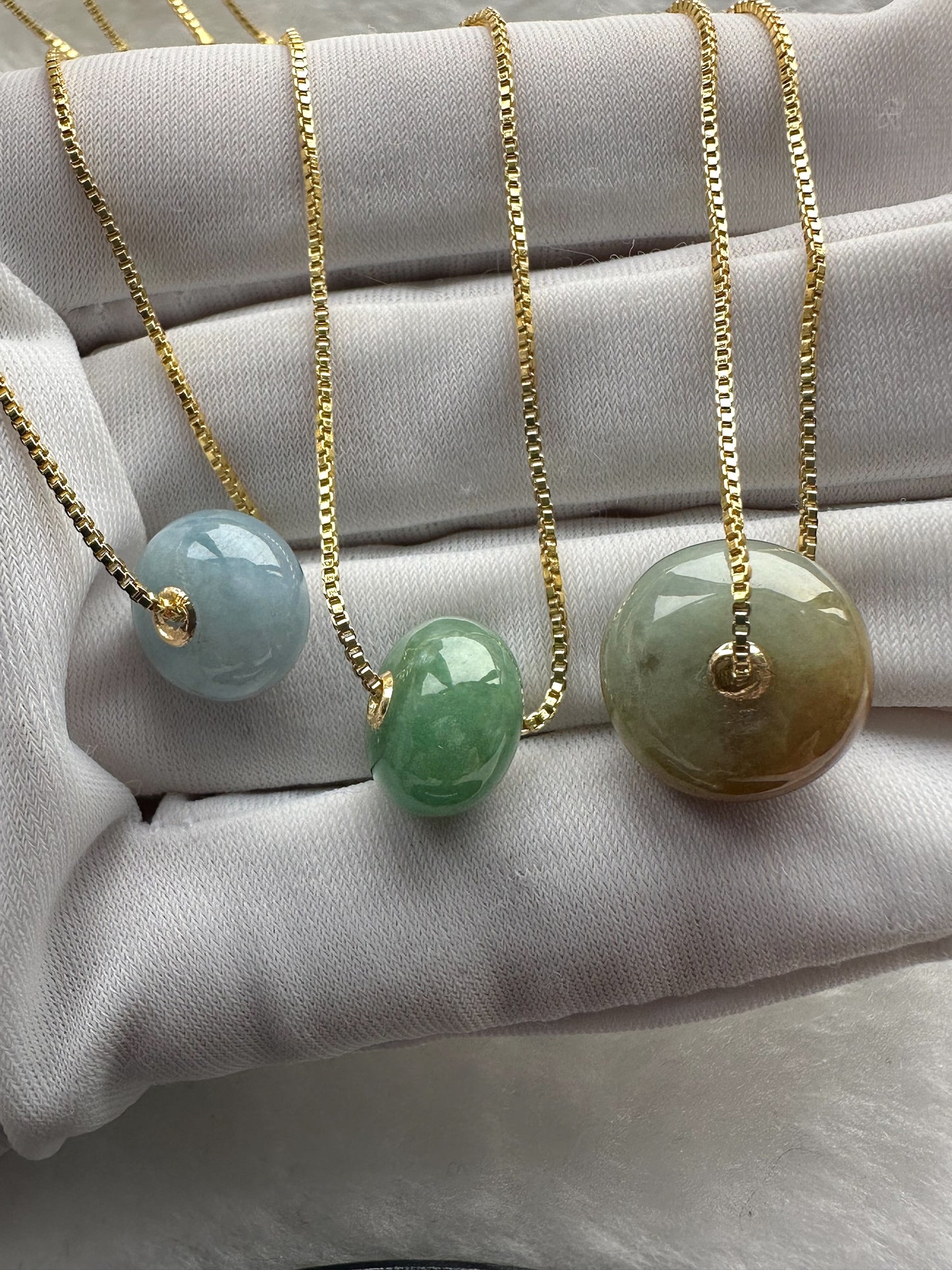 Jadeite Donuts - 18k Gold [Inner Clasp]