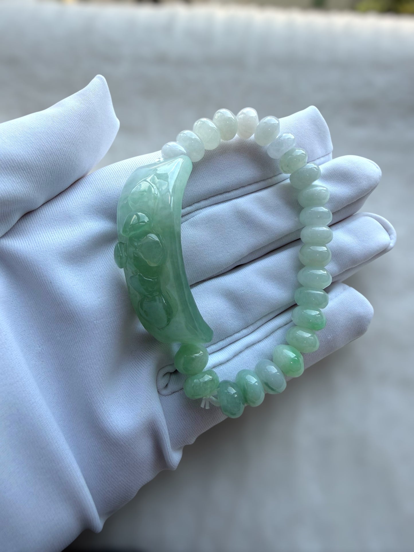 Green White Lotus Jadeite Shoupai Bead Bracelet